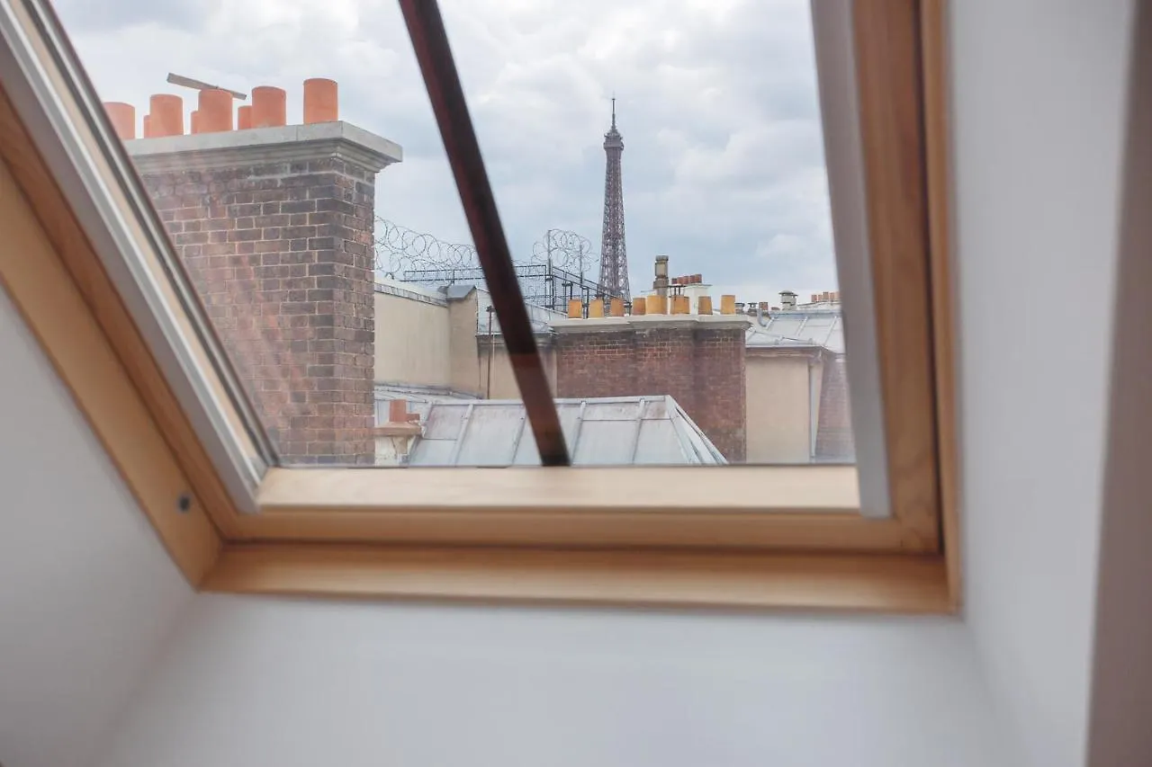 Апартаменты Apartement Montaigne George V By Studio Prestige Париж