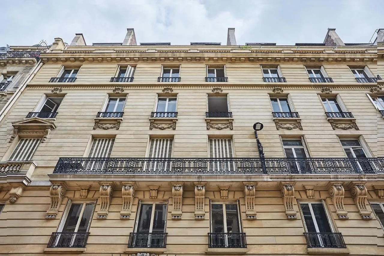 Apartment Apartement Montaigne George V By Studio Prestige Paris